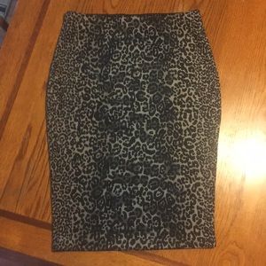 Leopard print skirt brand is APT.9